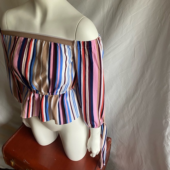 Stripped off the shoulder blouse - Picture 5 of 9